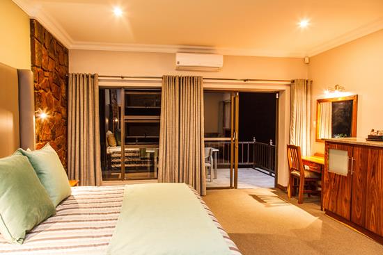 Blyde Canyon, A Forever Resort: 12-Sleeper Guesthouse. 6 Bedrooms (5 queen beds & 1 bunk bed) 