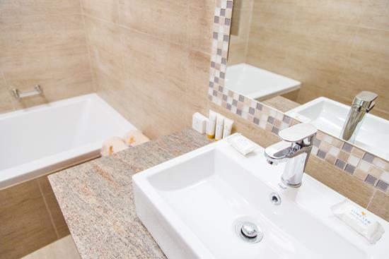 Blyde Canyon, A Forever Resort: 12-Sleeper Guesthouse. 6 Bedrooms (5 queen beds & 1 bunk bed) 