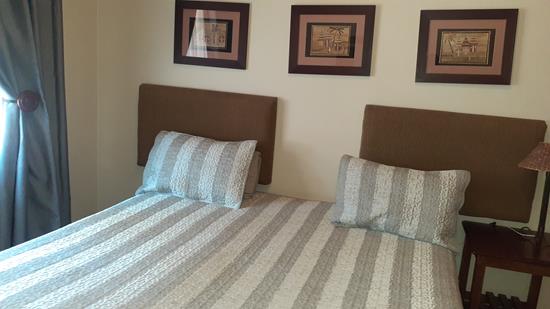 Blyde Canyon, A Forever Resort: 4-Sleeper Chalet. 2 bedroom (1 kingsize bed & 2 single beds)