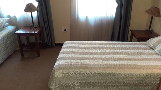 Blyde Canyon, A Forever Resort: 4-Sleeper Chalet. 2 bedroom (1 kingsize bed & 2 single beds)