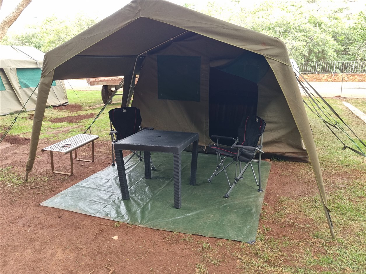 Blyde Canyon, A Forever Resort: 4-Sleeper Tent. 1 bedroom (1 double bed & 2 single beds)