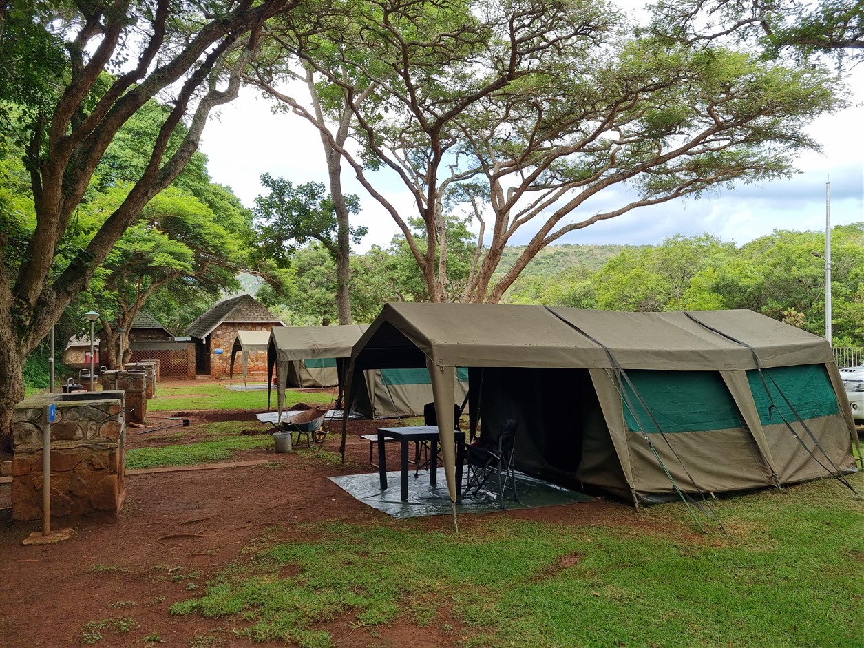 Blyde Canyon, A Forever Resort: 4-Sleeper Tent. 1 bedroom (1 double bed & 2 single beds)