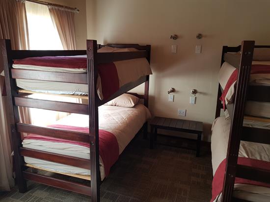 Blyde Canyon, A Forever Resort: 6-Sleeper Chalet. 2 bedrooms (1 double bed & 2 bunk beds)